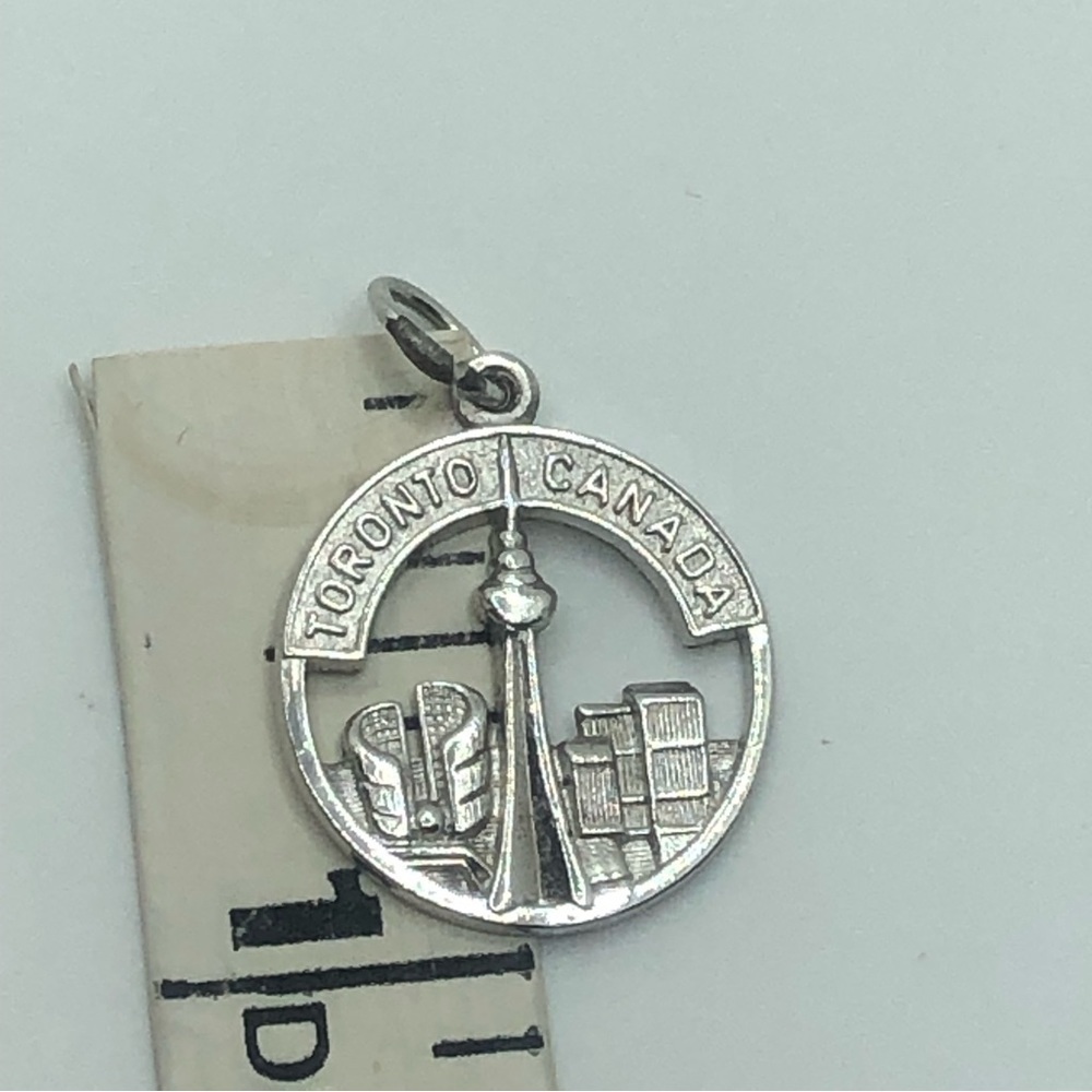VTG Sterling Silver Toronto Cityscape Skyline CN Tower Pendant Charm 1” - Picture 4 of 4